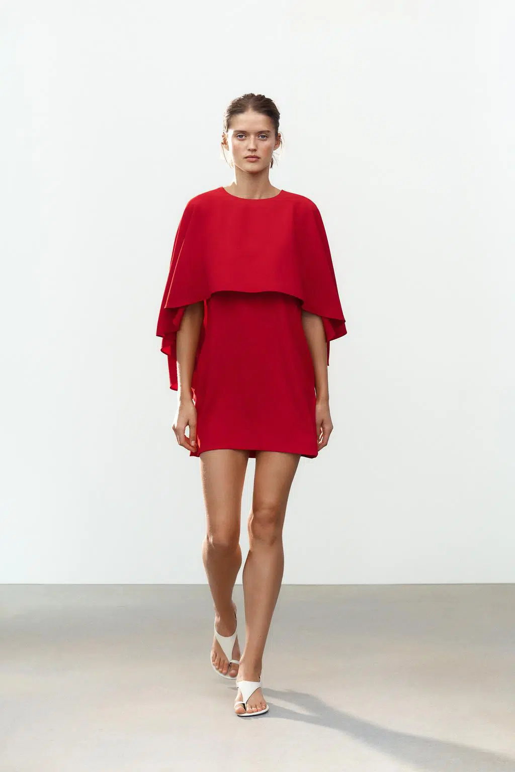 ROBE COURTE CAPE ROUGE