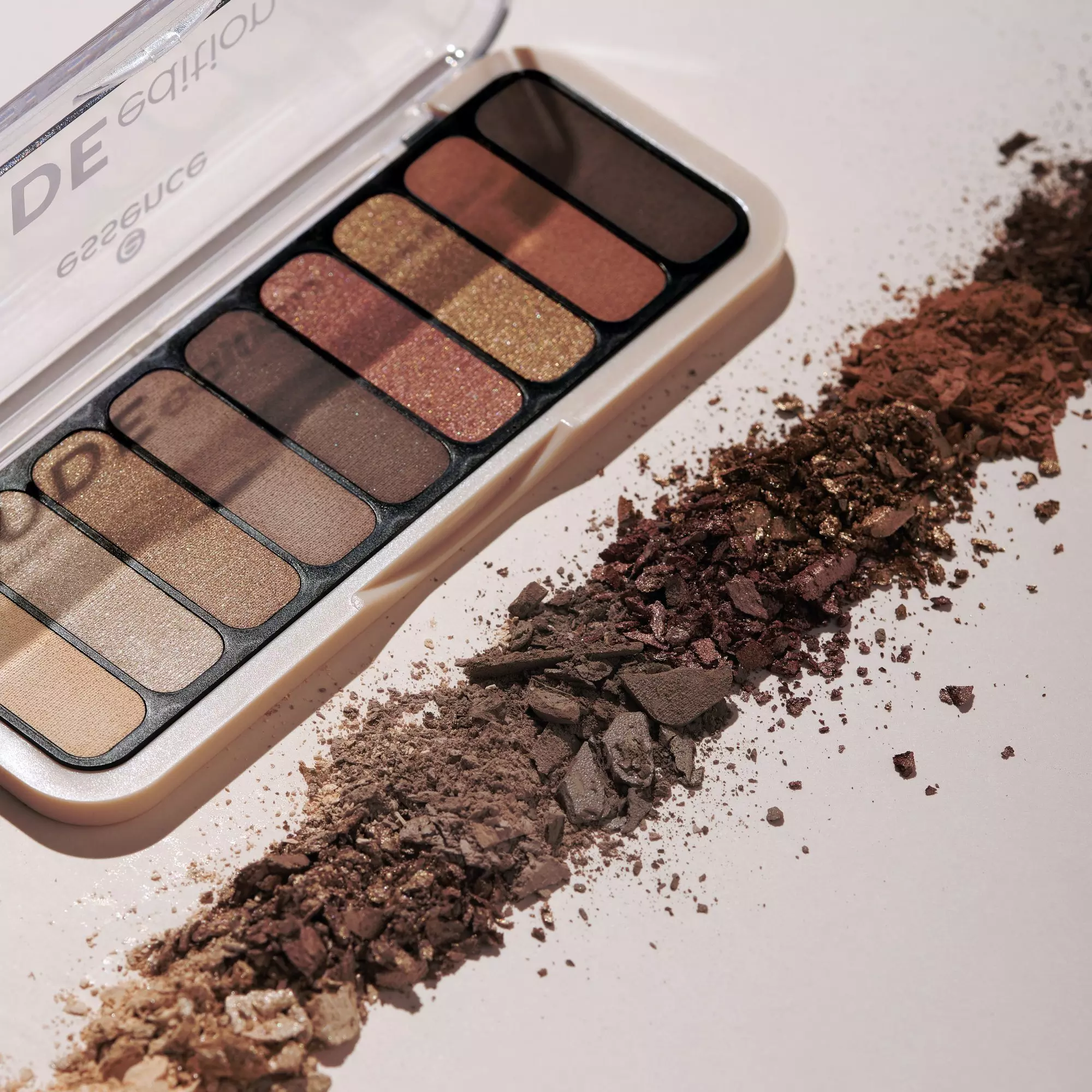 essence - the NUDE edition palette fards à paupières