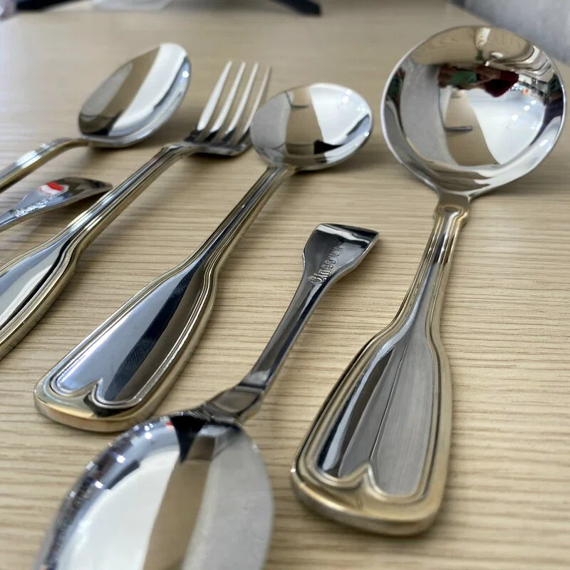 Coffret Ménagère LINES 72 pièces en inox et doré 18/10