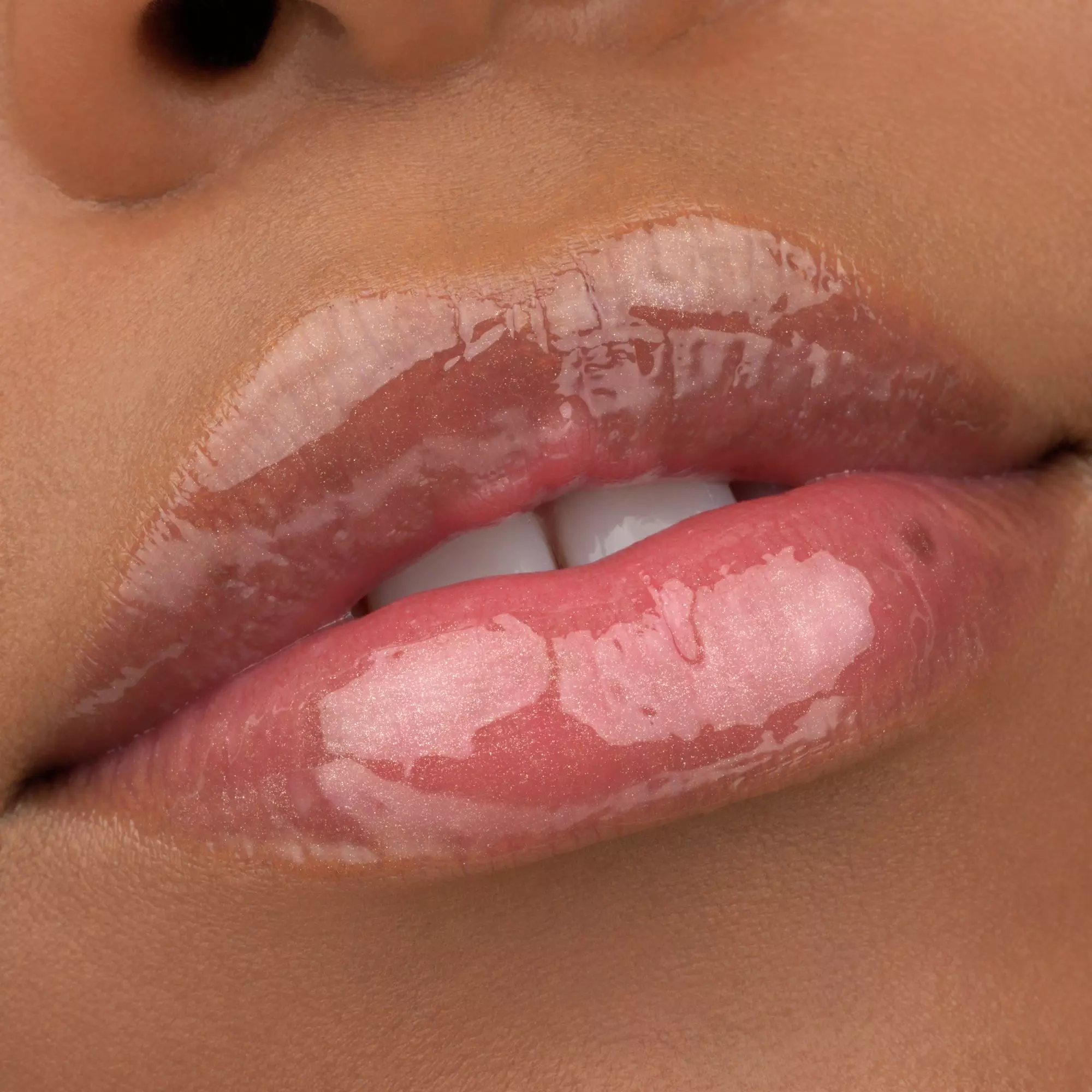 essence - JUICY BOMB shiny lipgloss - 103