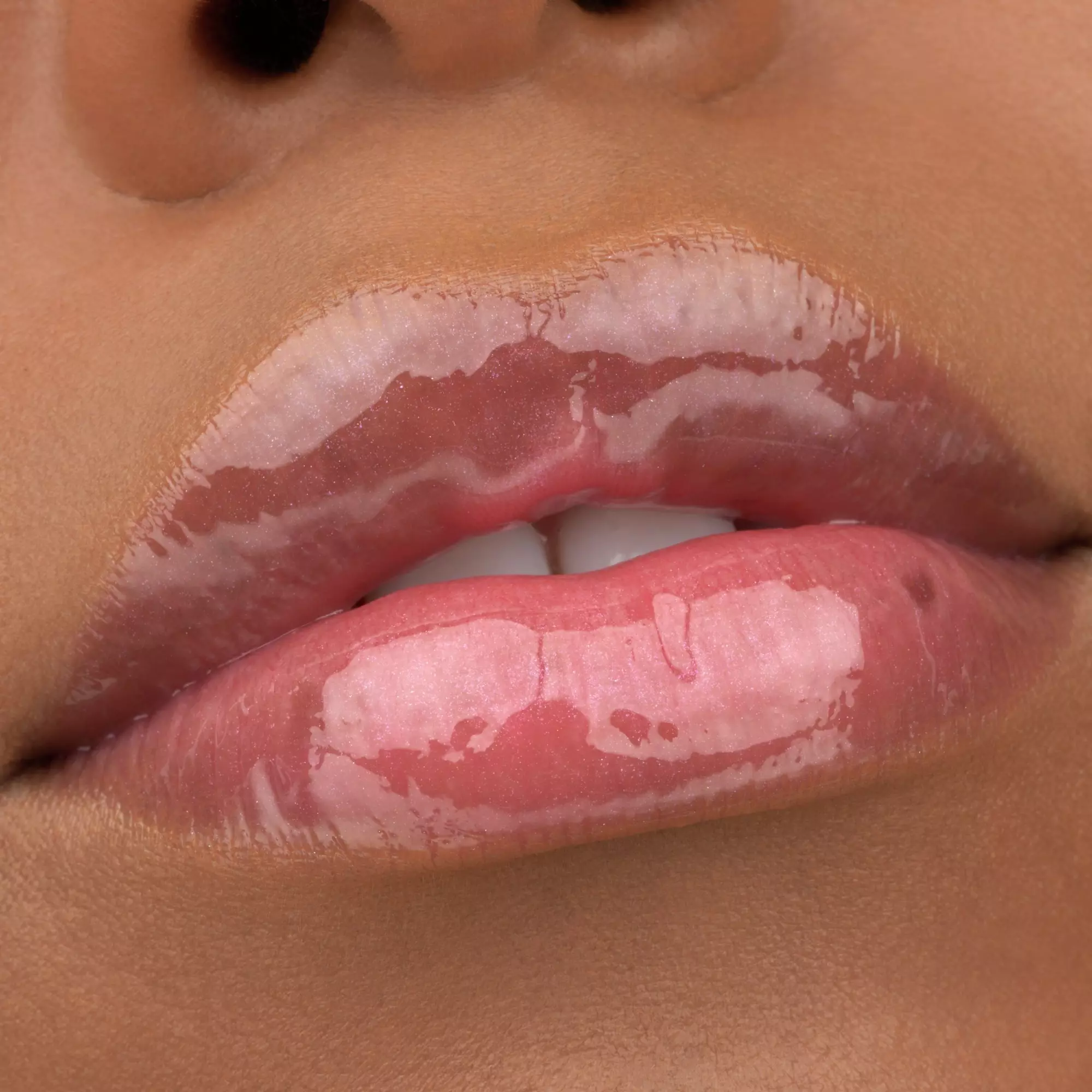 essence - JUICY BOMB shiny lipgloss - 102
