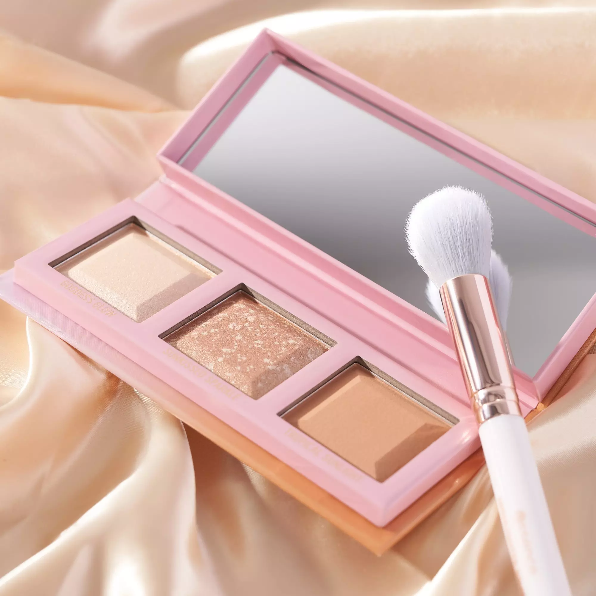 essence - love that GLOW & BRONZE palette illuminateur et bronzeur