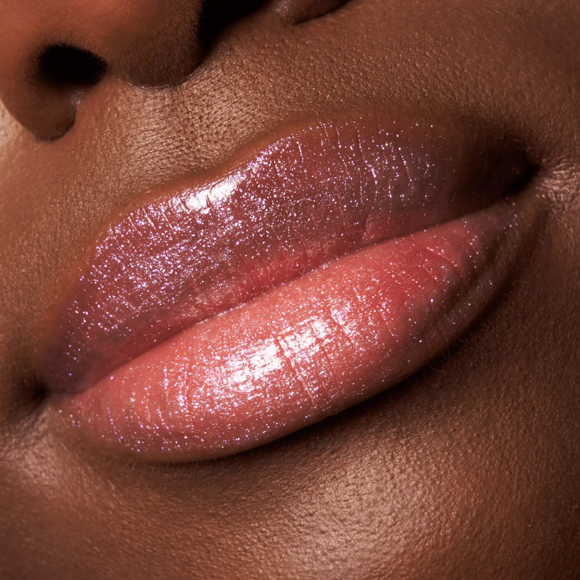 essence - META GLOW MULTI-REFLECTIVE LIPGLOSS