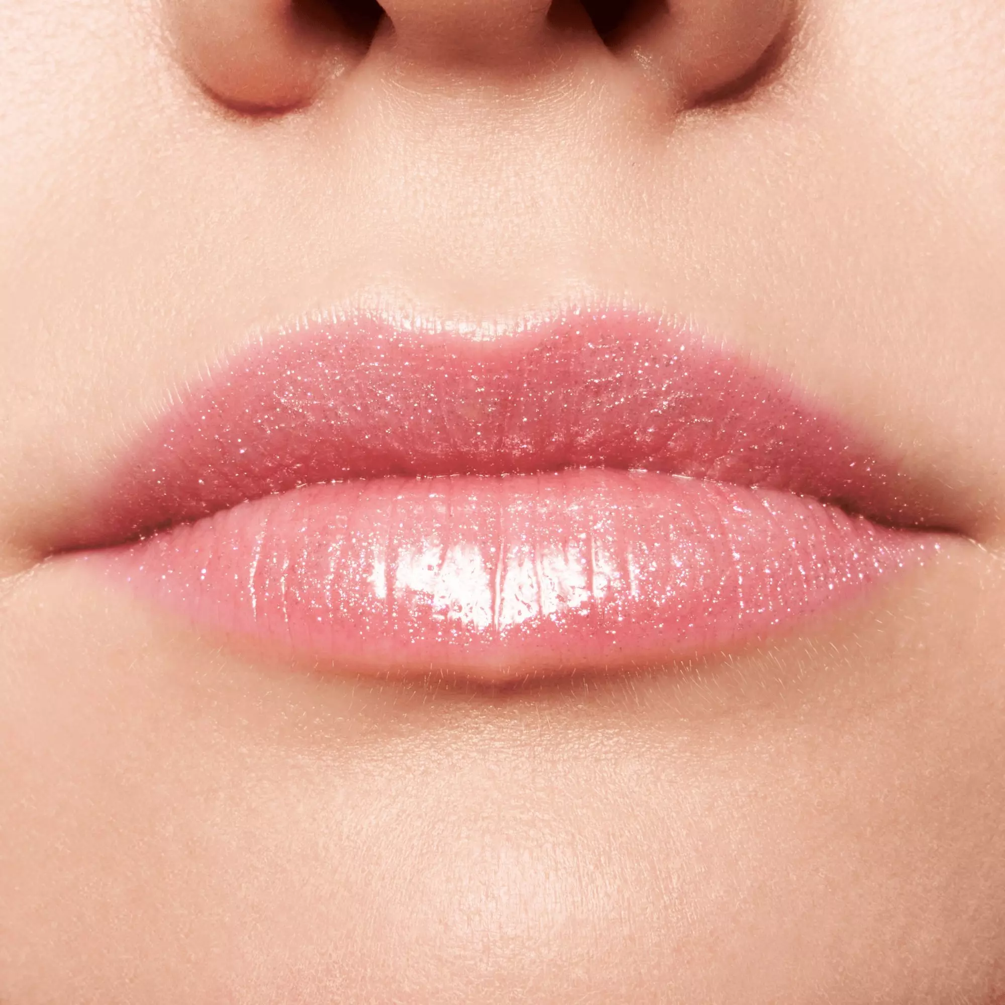 essence - META GLOW MULTI-REFLECTIVE LIPGLOSS