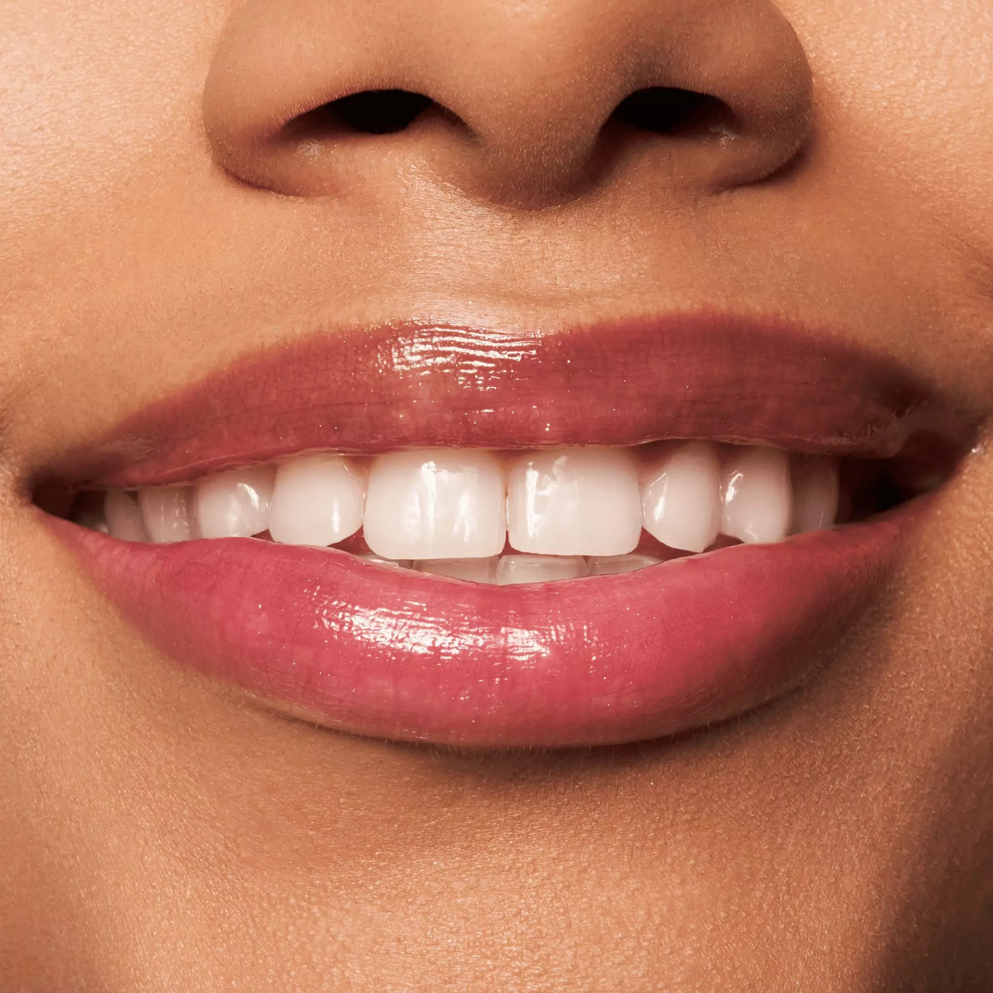 essence - what the fake! EXTREME PLUMPING LIP FILLER repulpeur lèvres extrême