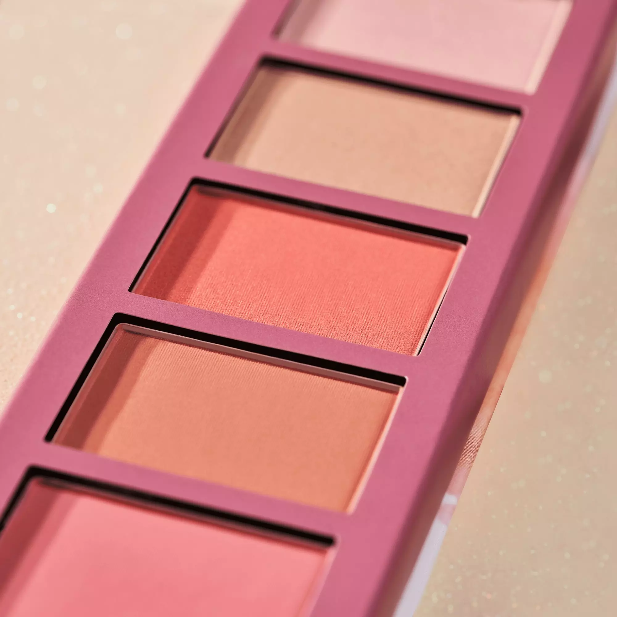 essence - peachy BLOSSOM blush & highlighter palette blush et illuminateur