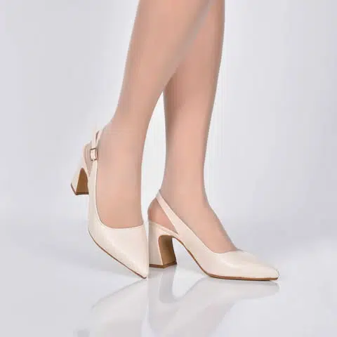 Sandales Femmes en Cuir Beige .