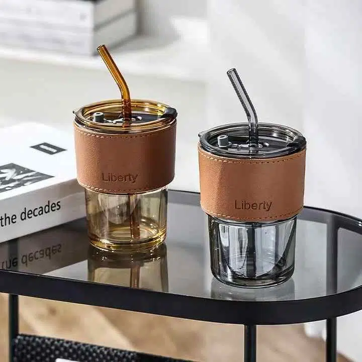 Tasse en verre avec couvercle