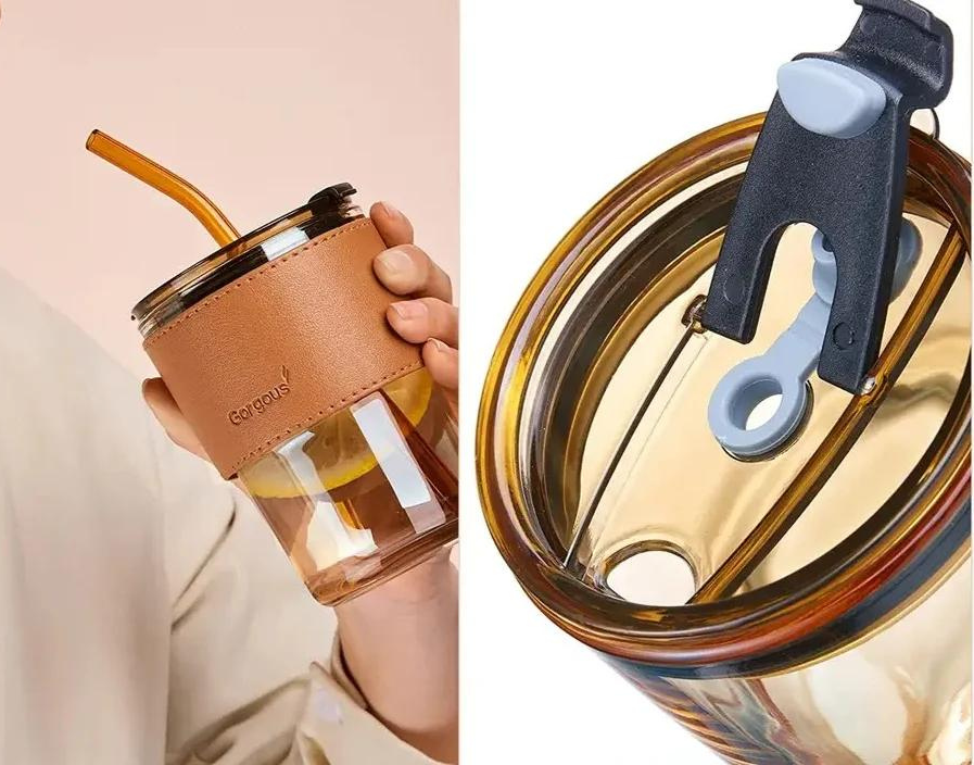 Mug stylé en verre avec paille et couvercle