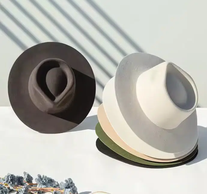 Chapeaux