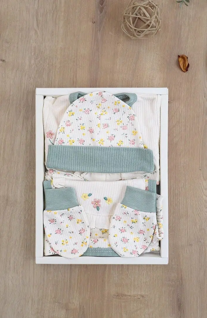 Coffret Naissance 5 Pièces 100% Coton Vert – Réf C7617 – (0-3M)