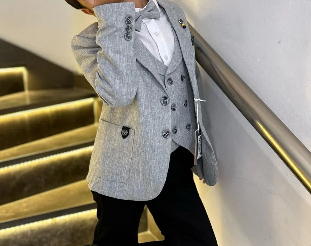 Costume Garçon 7 Pièces – Réf M2435 – (1 an à 10 ans) – Gris Élégant