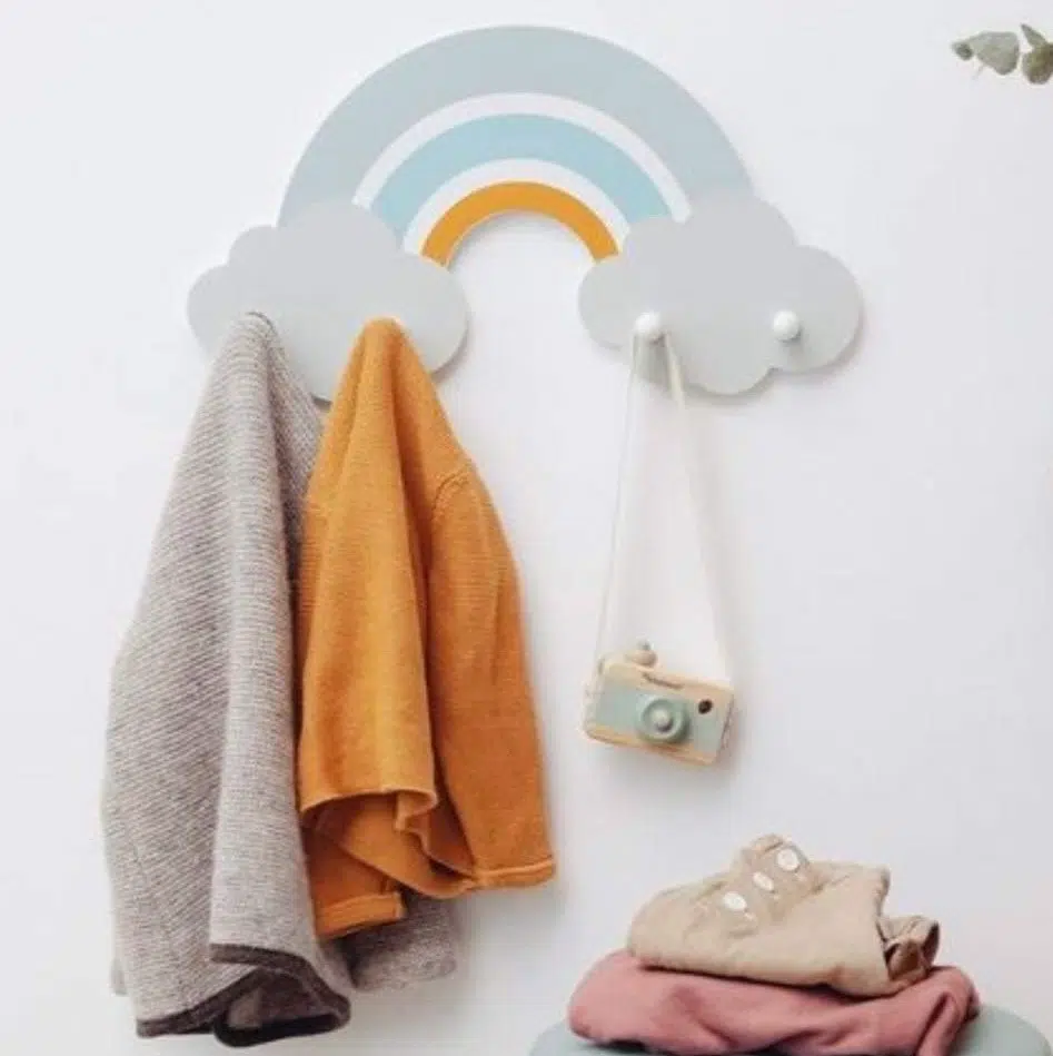 Porte manteau arc en ciel avec 4 boutons