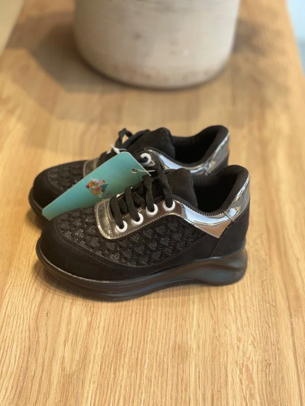 Chaussures Fille Cœur Noires et Argentées – Modèle Métallique Élégance (P26-P30)