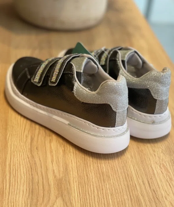 Baskets Fille Gris Charbon Métallique – Modèle avec Scratch (P31-P35)