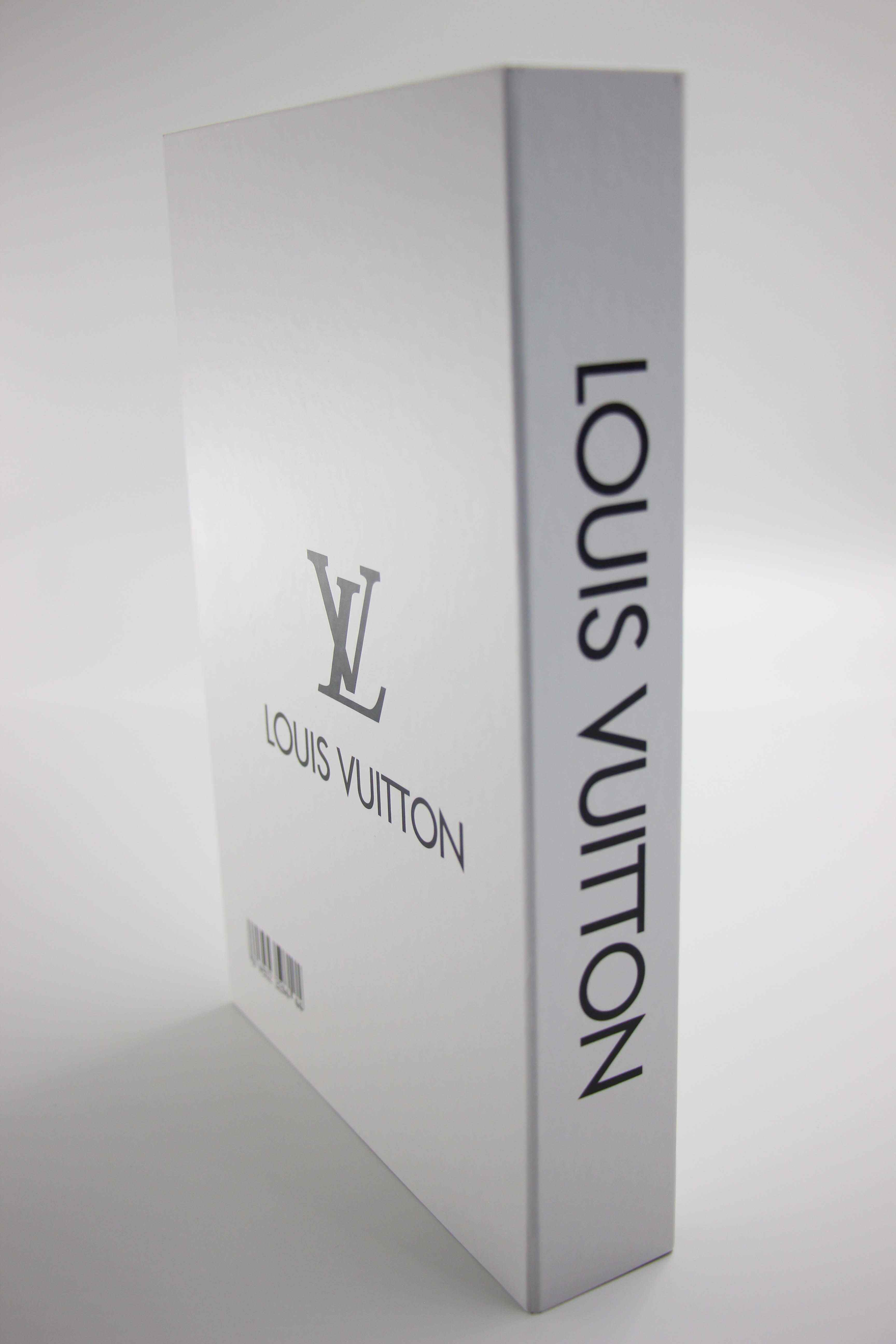 Fake book louis vuitton dore
