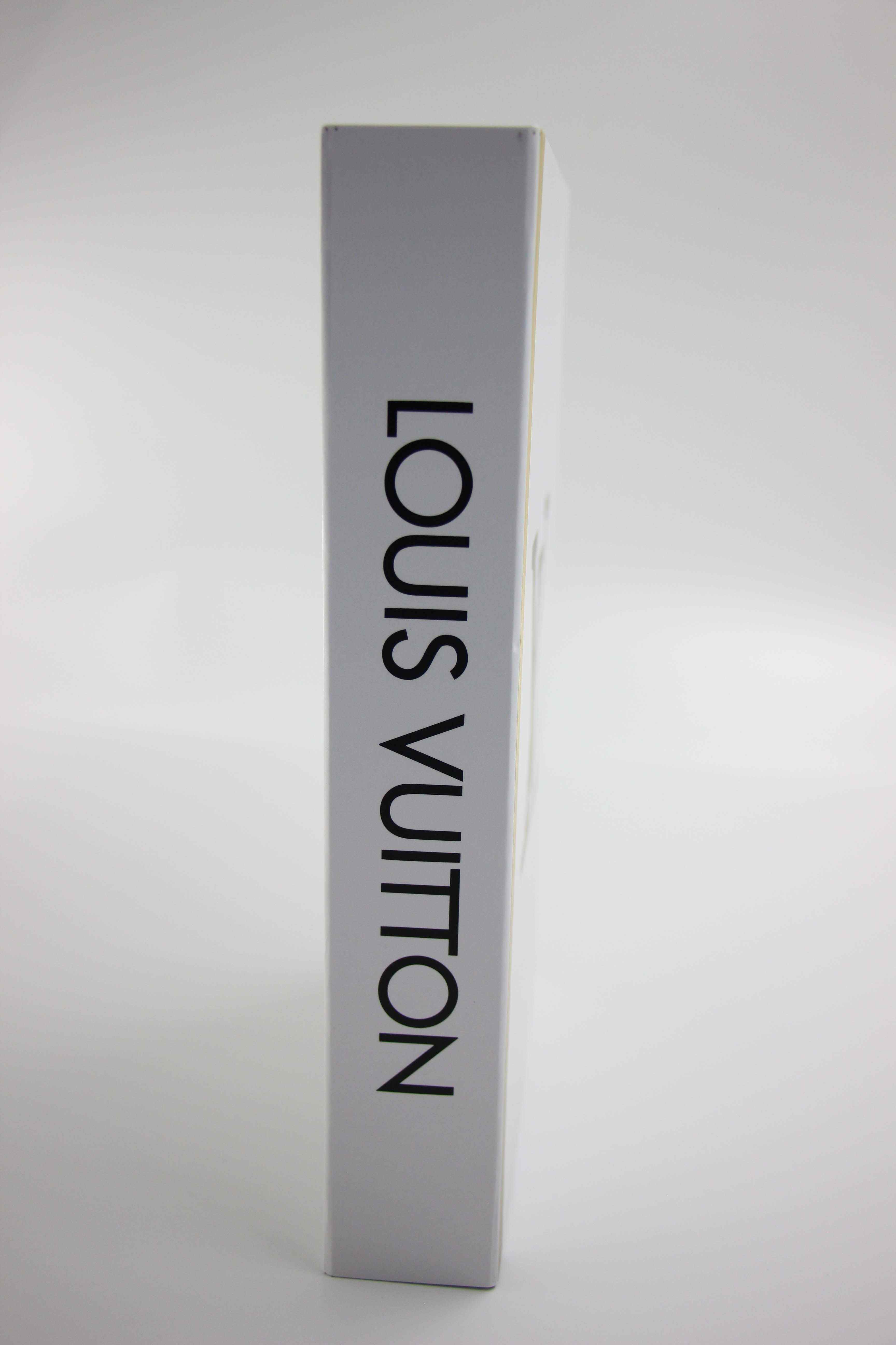 Fake book louis vuitton dore