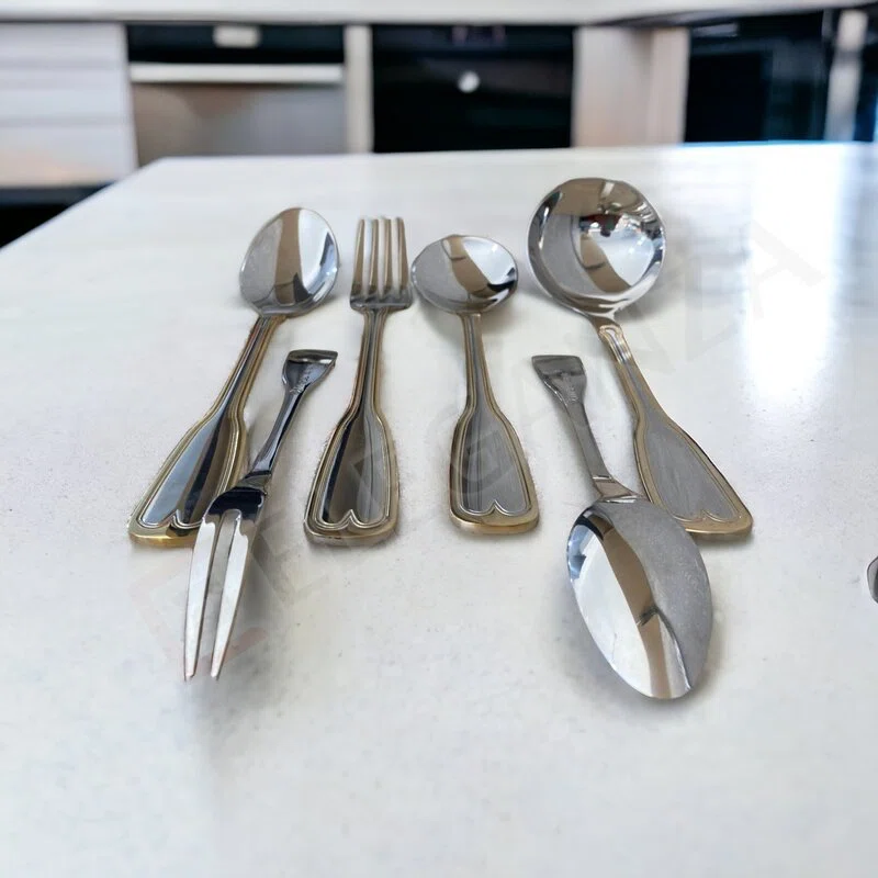 Coffret Ménagère LINES 72 pièces en inox et doré 18/10