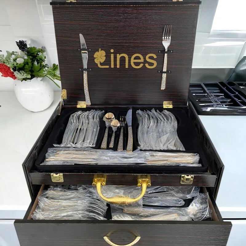 Coffret Ménagère LINES 72 pièces en inox et doré 18/10