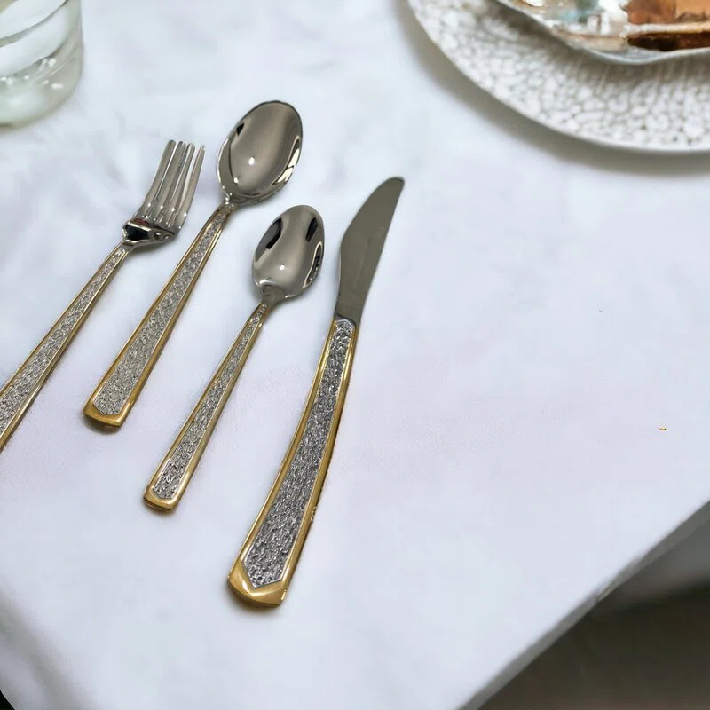 Coffret Ménagère LINES 72 pièces en inox et doré 18/10