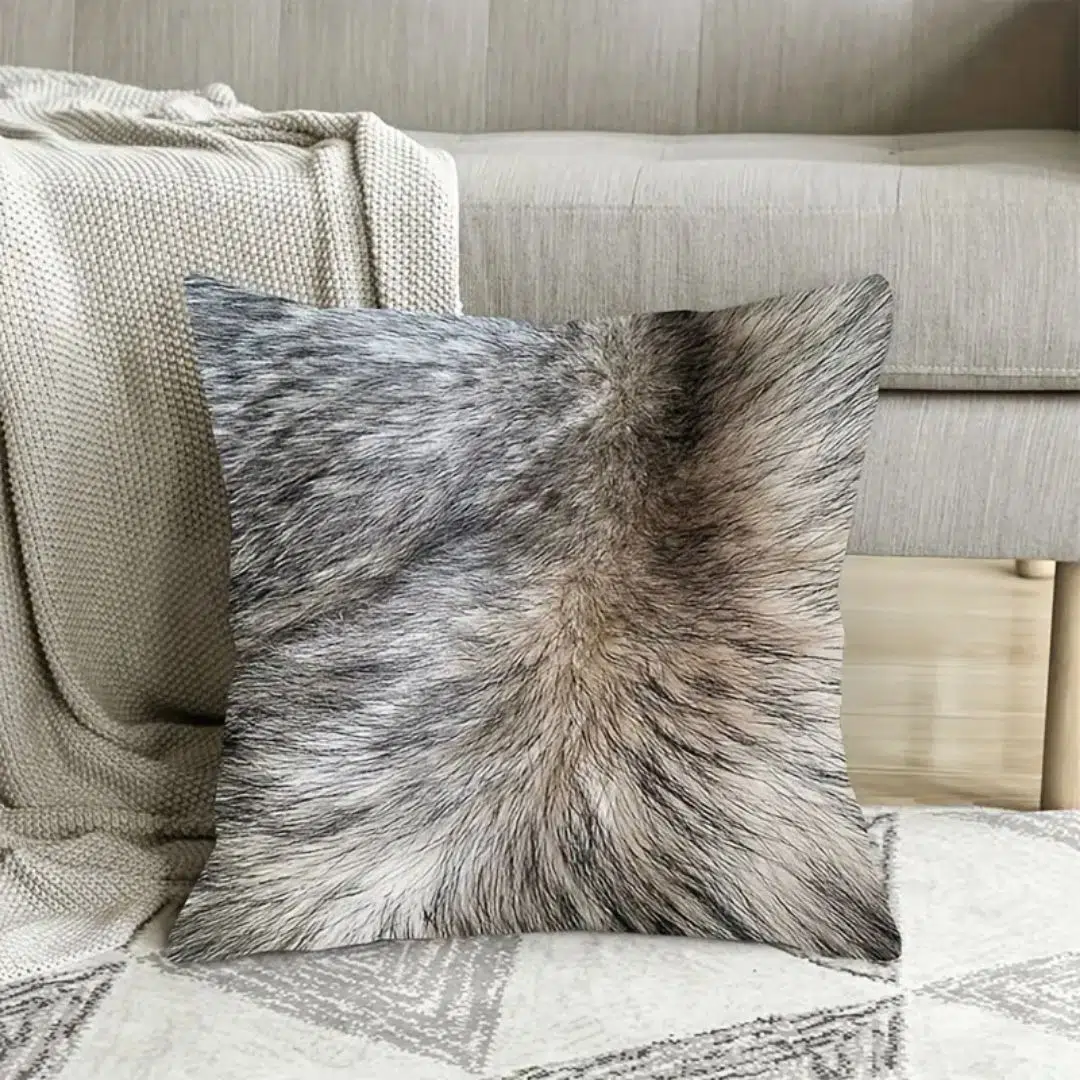 Coussin deco en fourrure synthétique LOUP