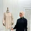 قميص أسود أنيق بياقة مطرزة