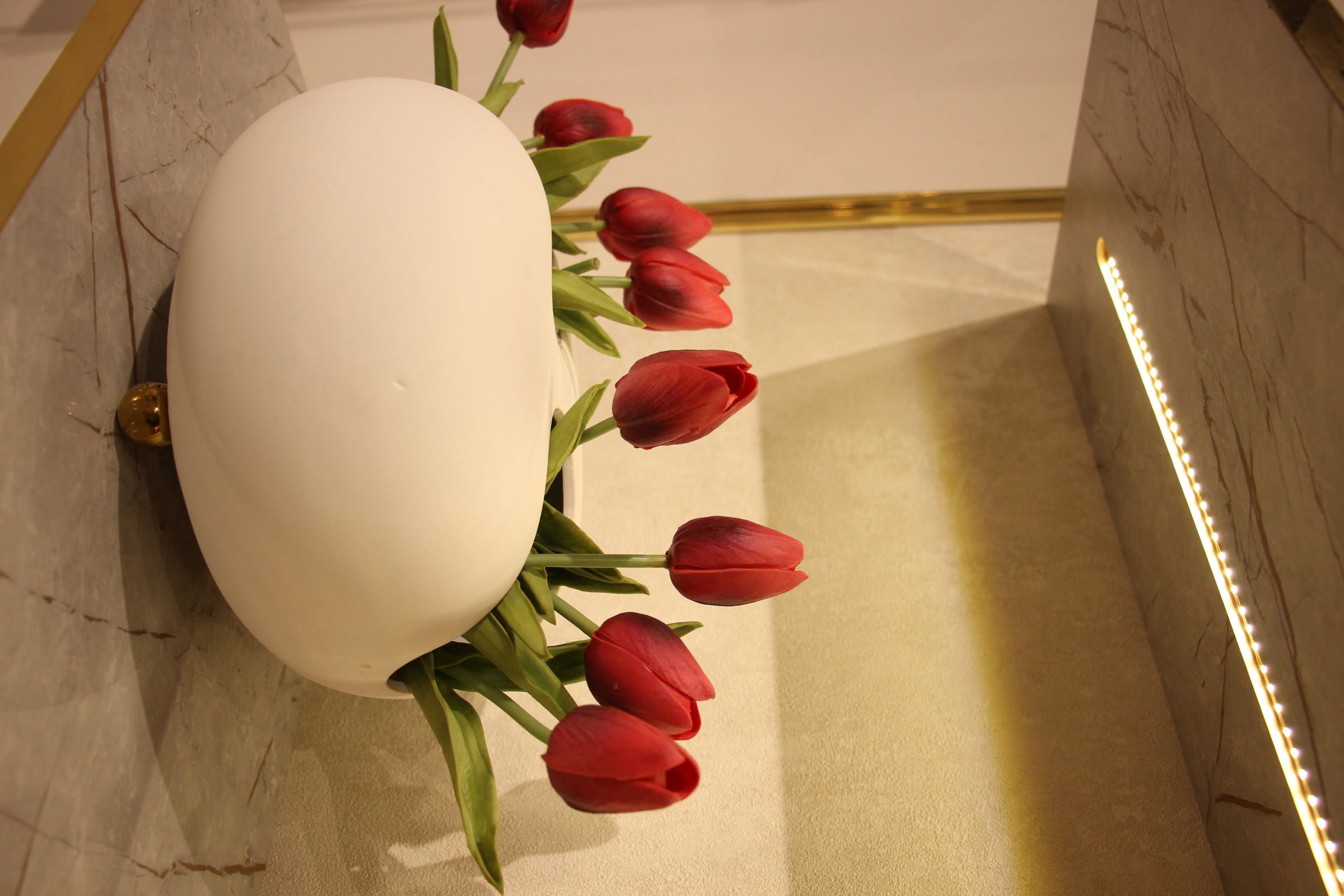 Golden bead vase short