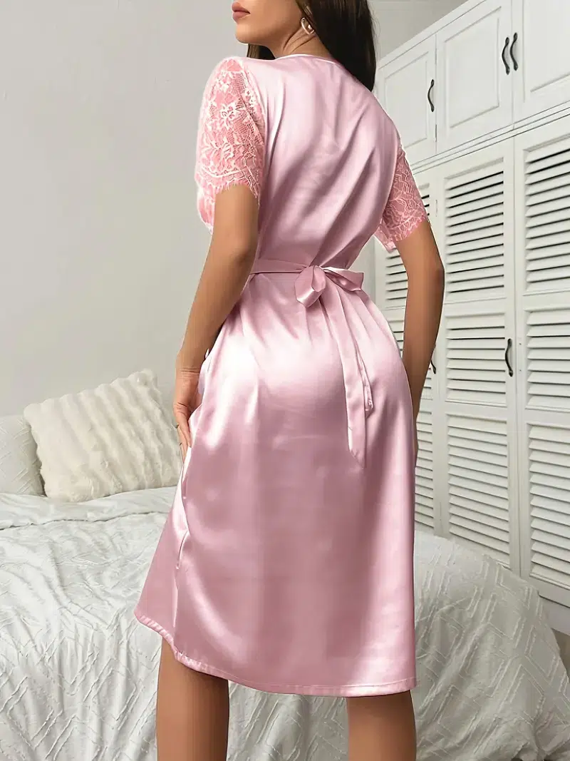 Nuisette contrastée en satin et dentelle