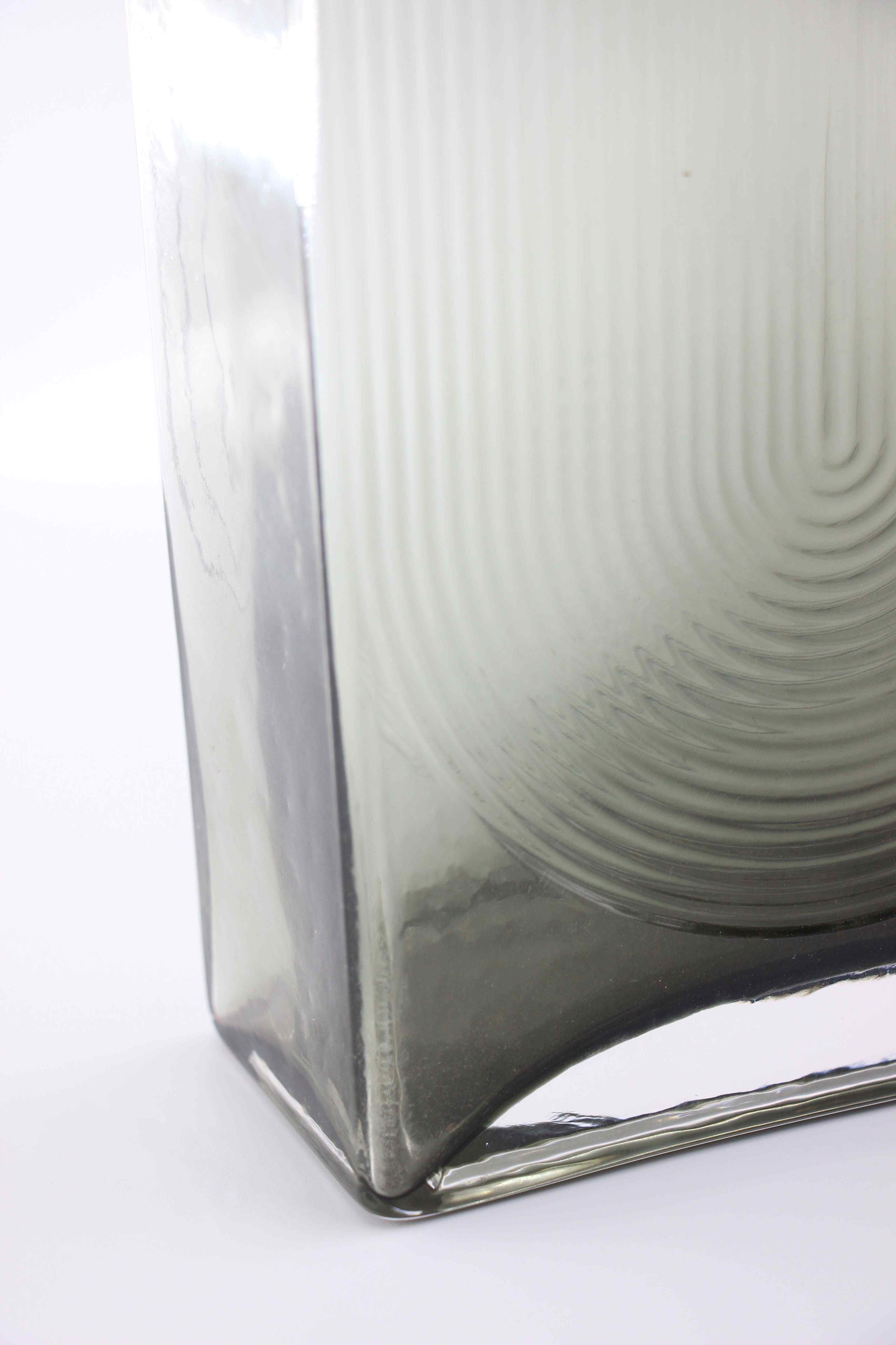 Vase rectangulaire empreinte