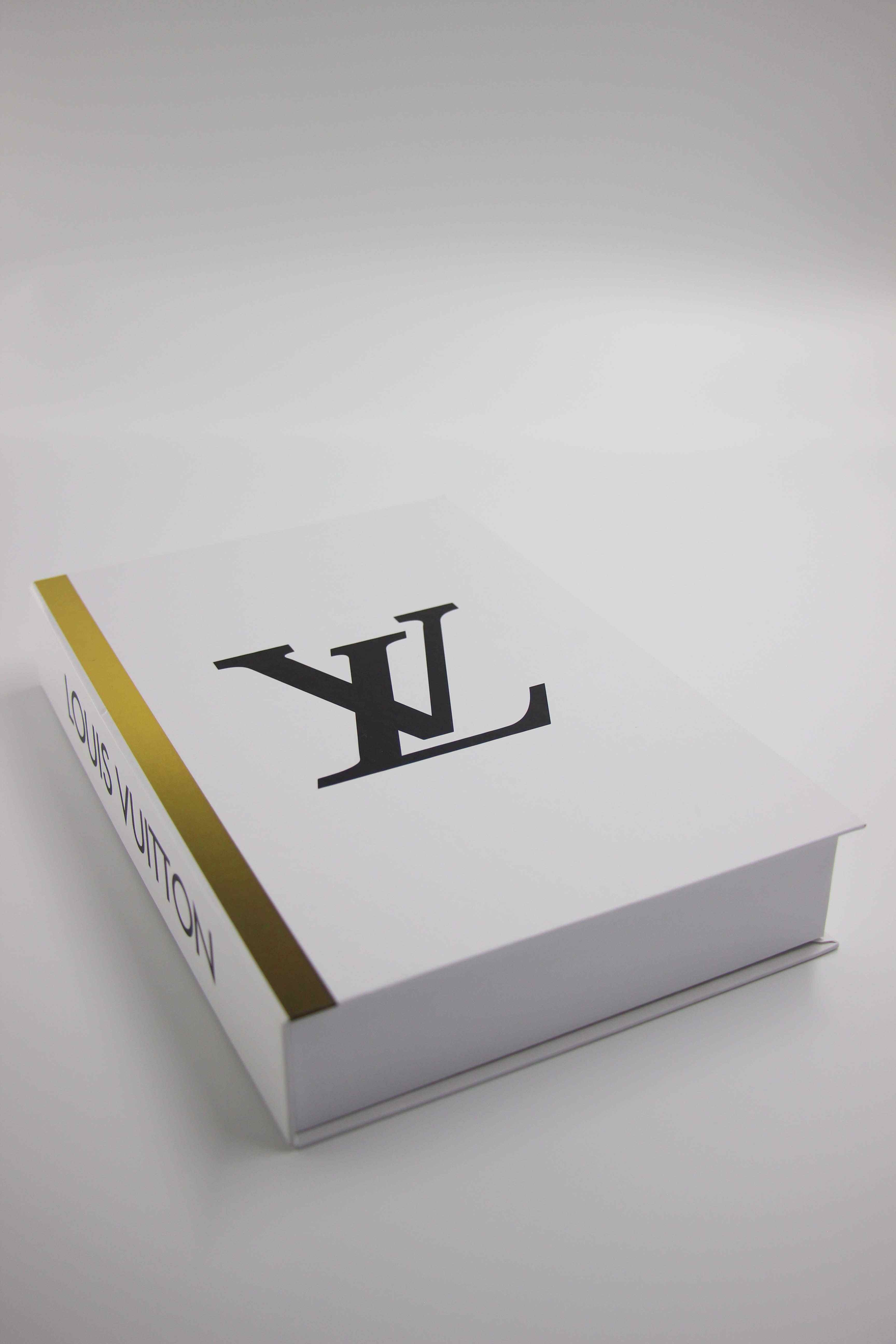 Fake book louis vuitton dore