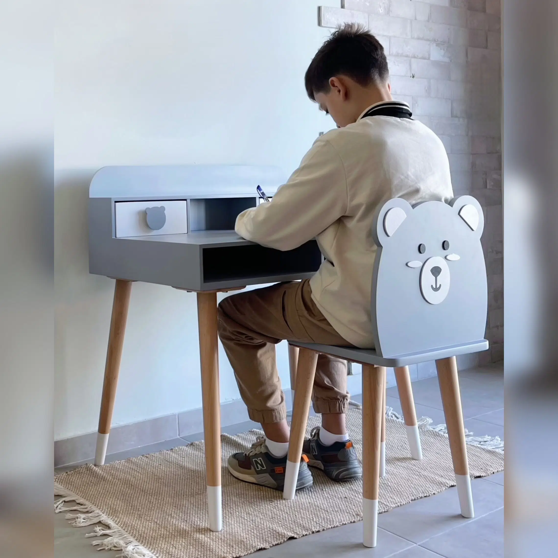 Bureau + Chaise Enfant Personnalisée (6-12 ans)