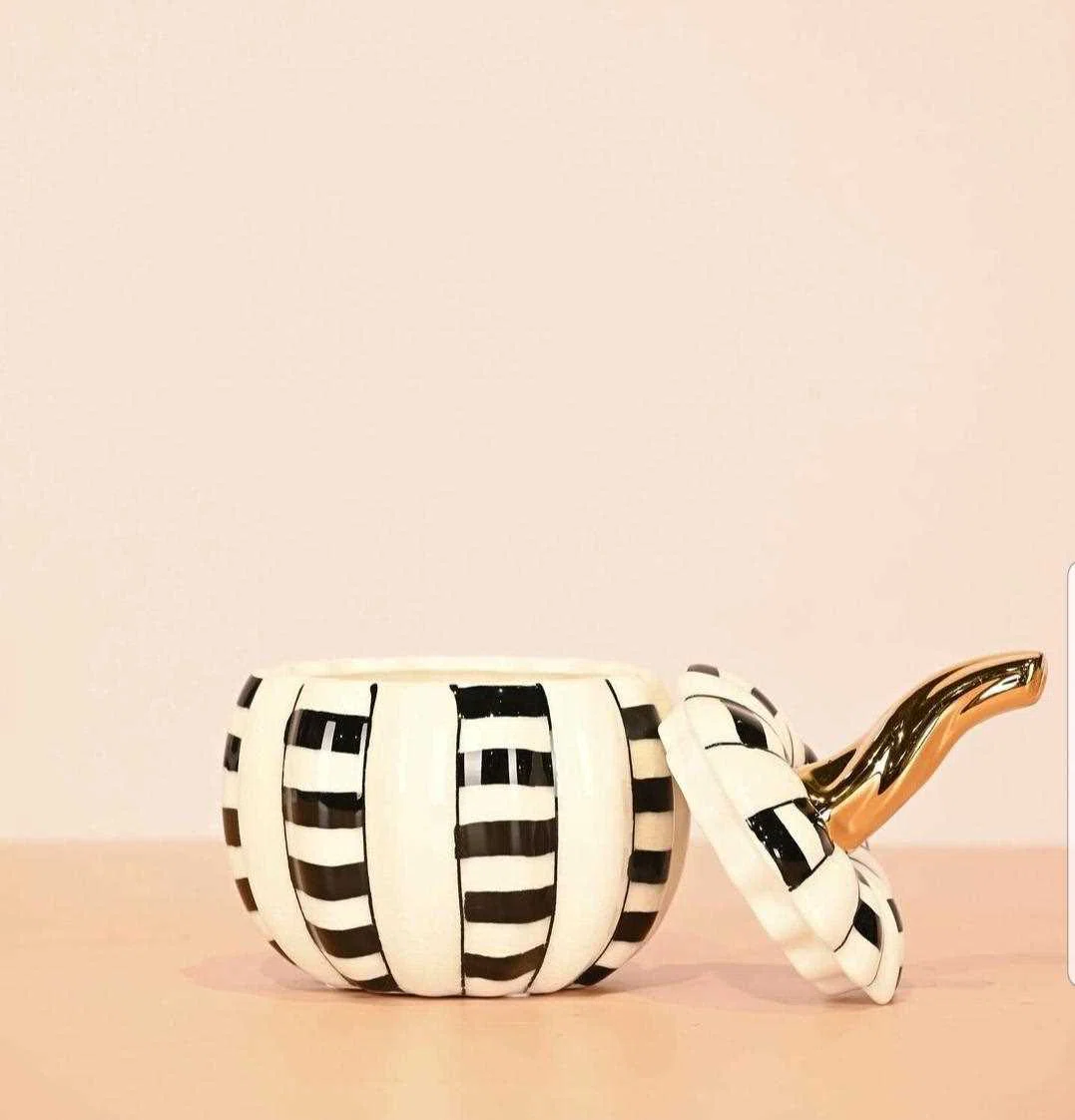 Round pumpkin pot