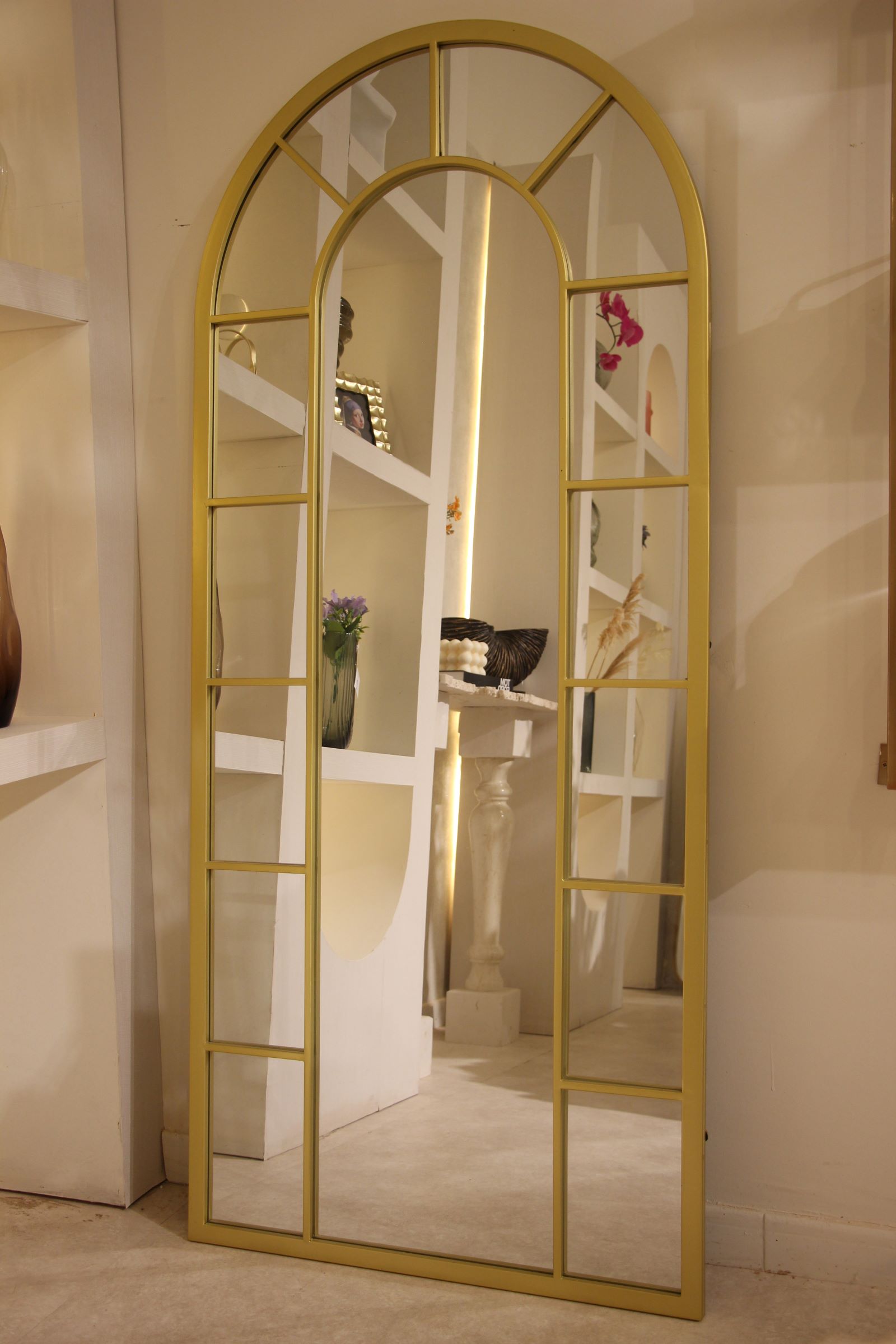 Miroir grand arc window doré